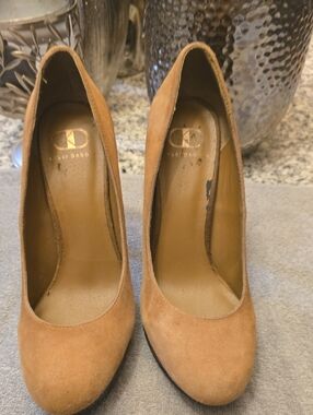 Kelsi Dagger Tan Suede Round-Toe Pump